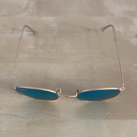 Ray Ban round metal polarized women’s sunglasses, gold frame, blue flash lenses - Picture 6 of 12